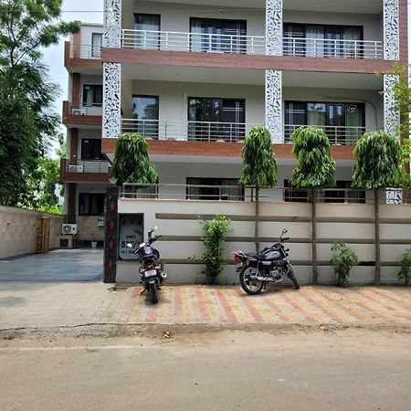 Raj Residency Stay Gurgaon Bagian luar foto