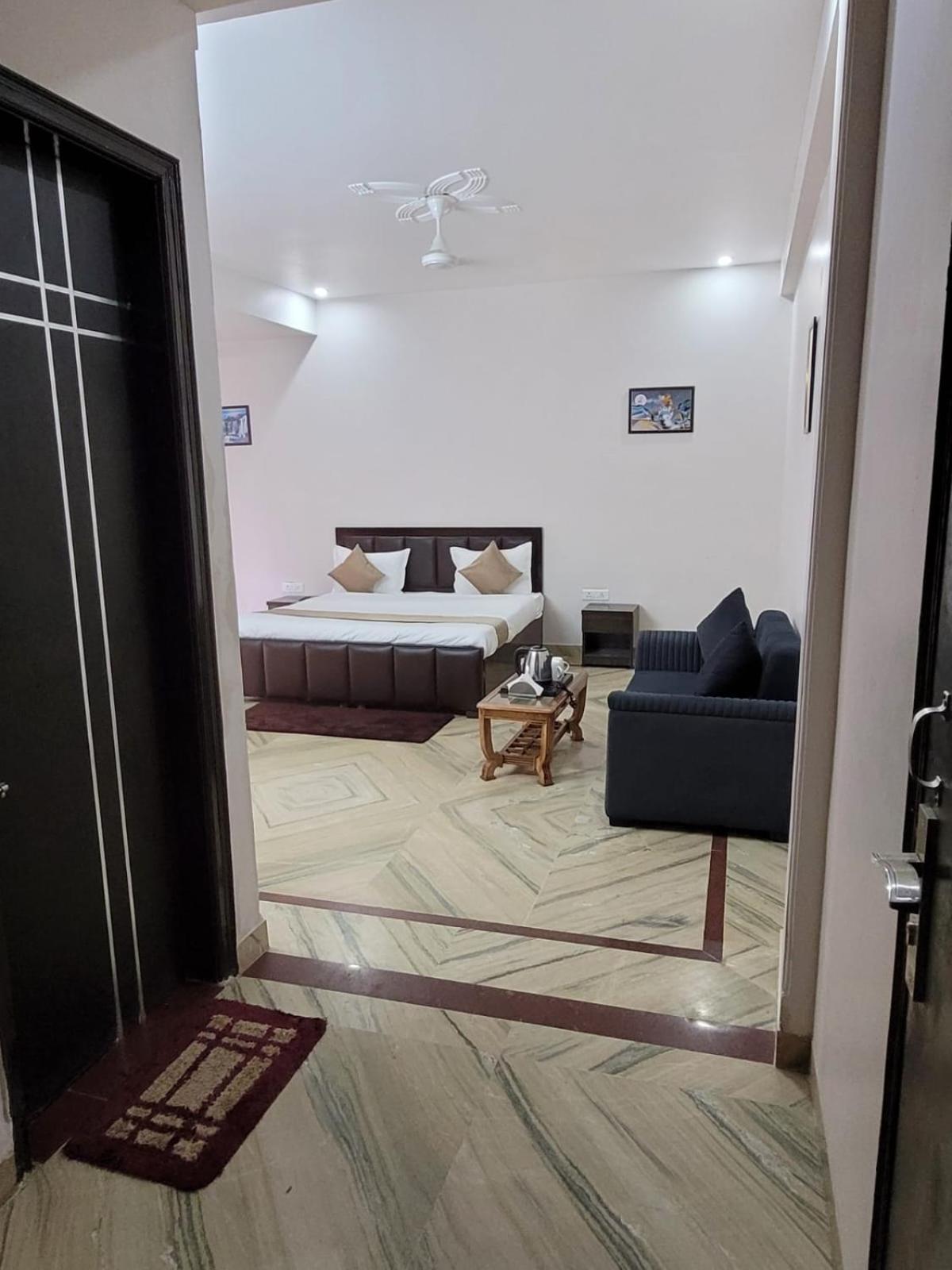 Raj Residency Stay Gurgaon Bagian luar foto