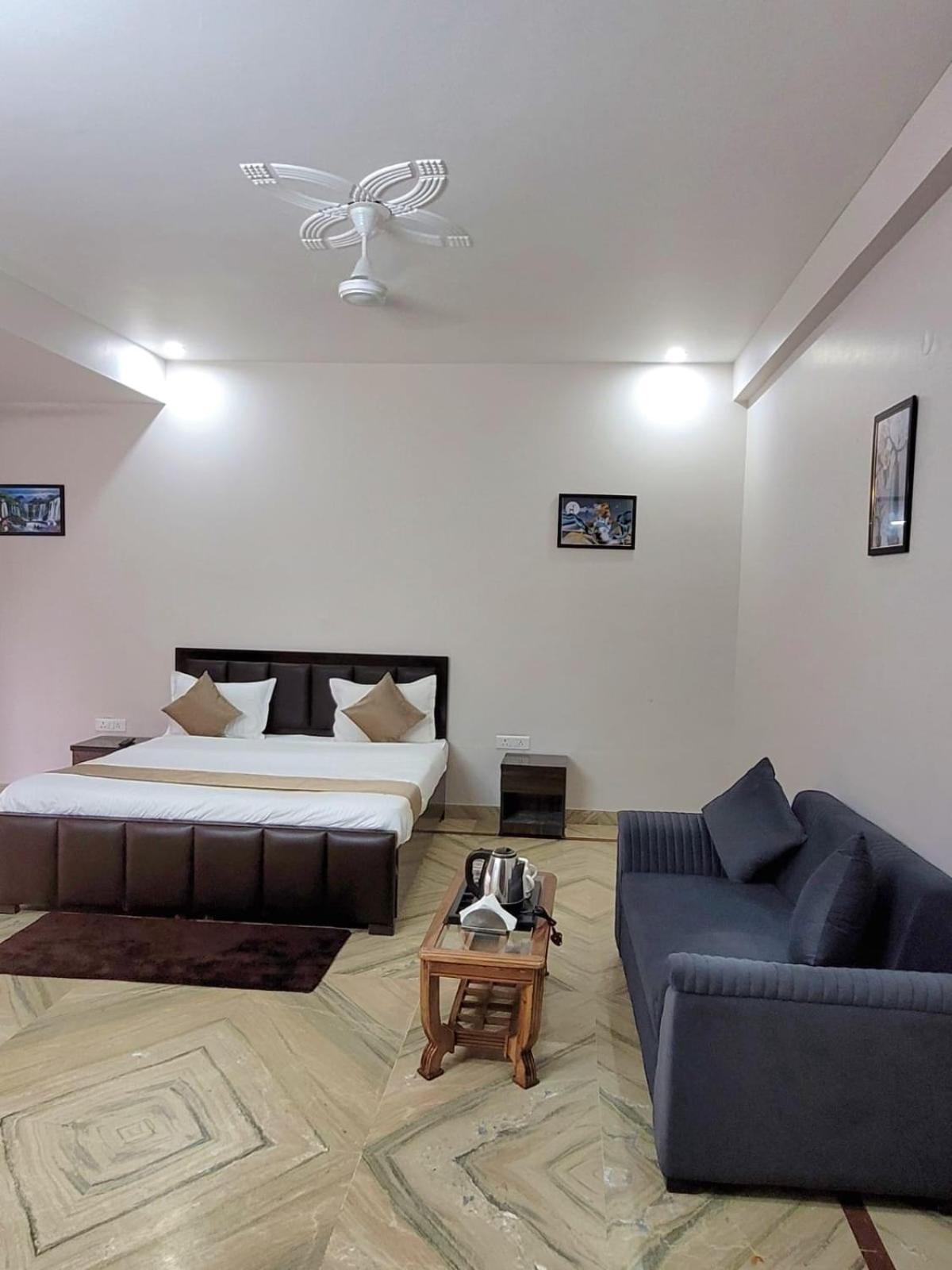 Raj Residency Stay Gurgaon Bagian luar foto