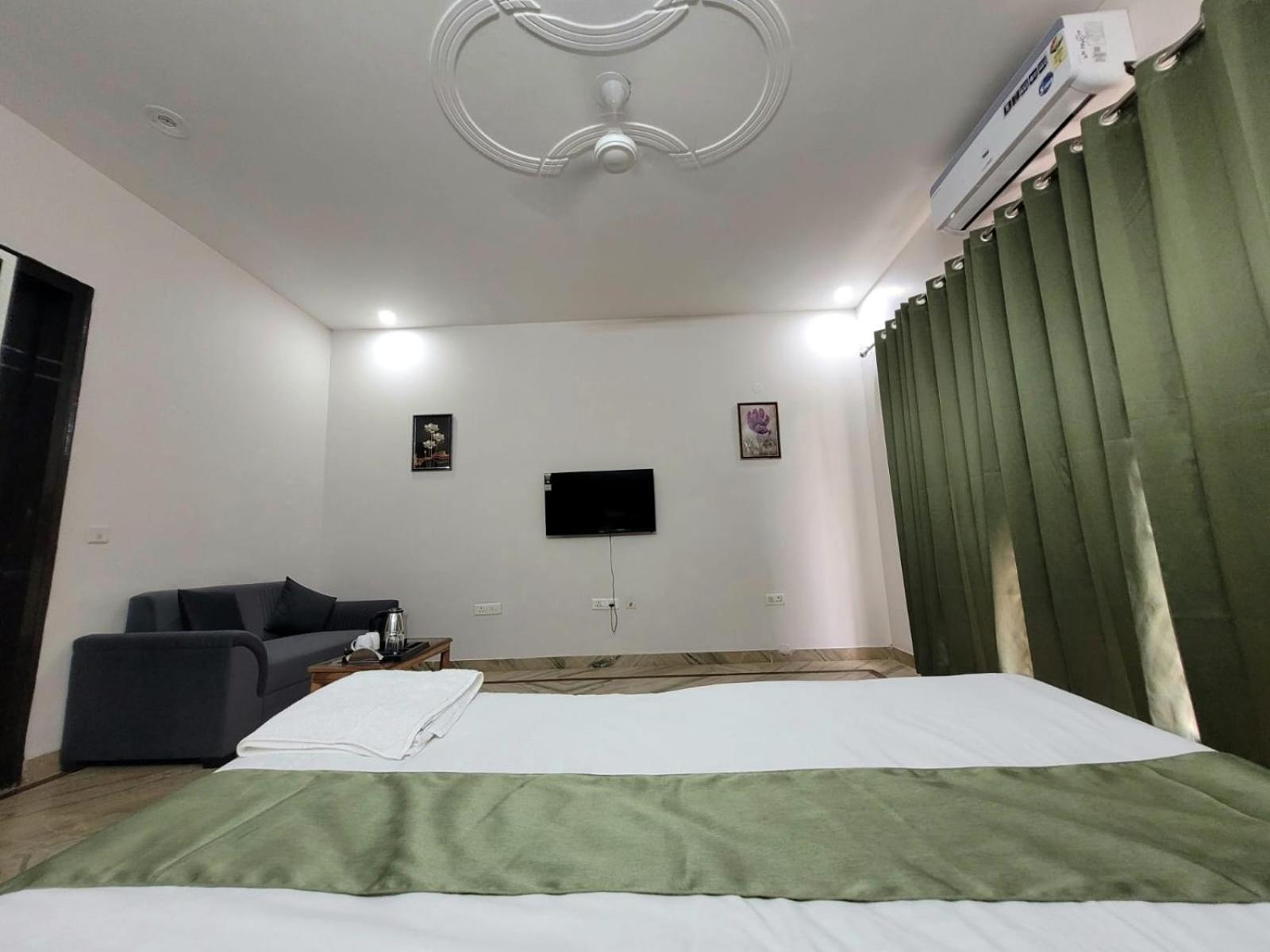 Raj Residency Stay Gurgaon Bagian luar foto